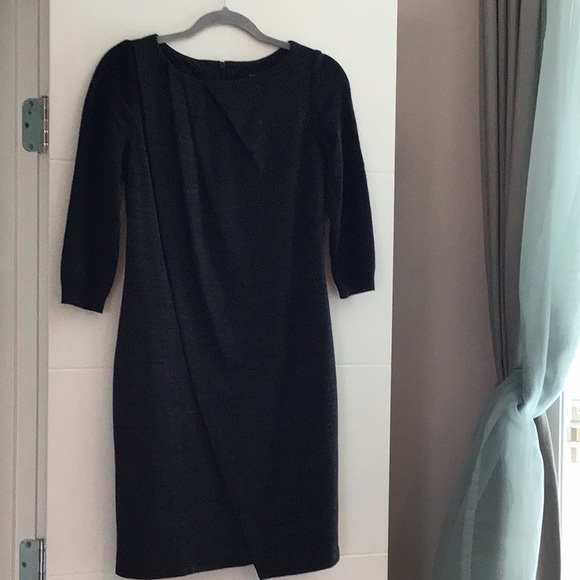 HUGO BOSS a classic off-black knit dress - Picture 7 of 7